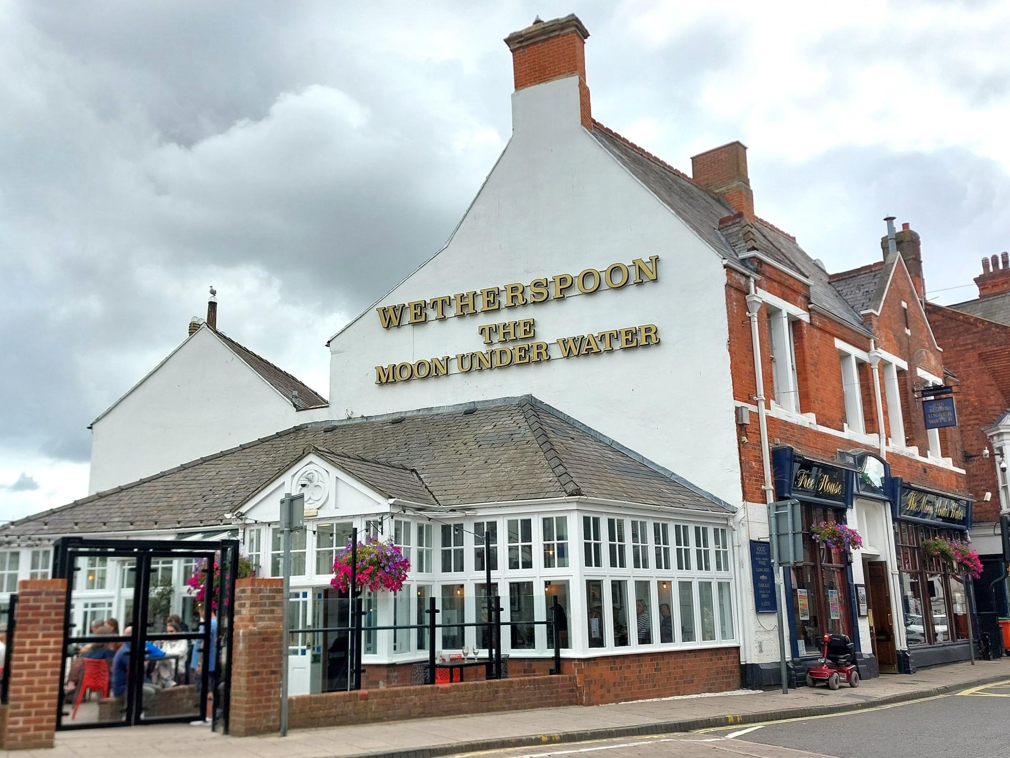 Moon Under Water, Boston. (Pub, External, Key). Published on 08-10-2026
