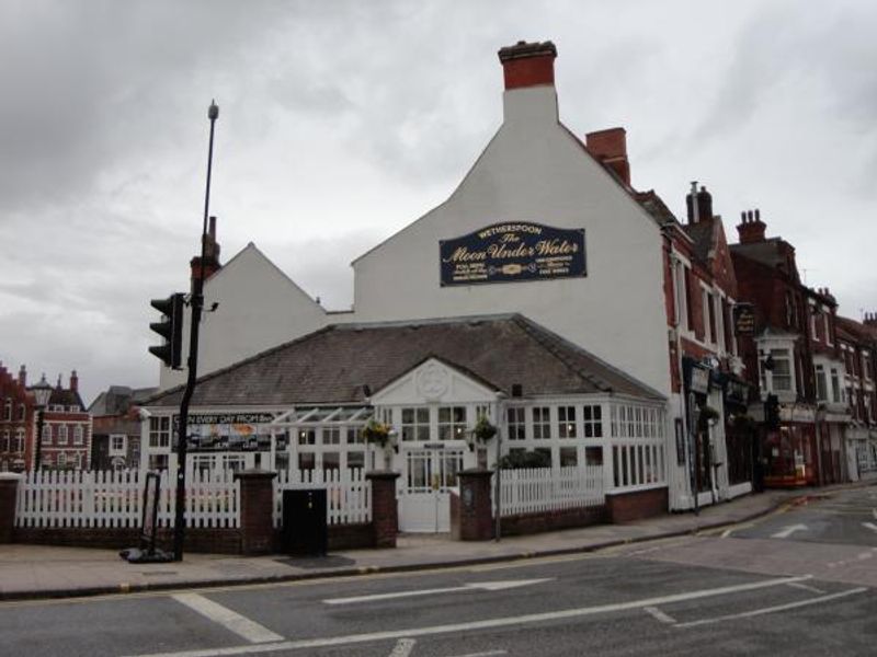 Moon Under Water, Boston. (Pub, External). Published on 01-05-2012