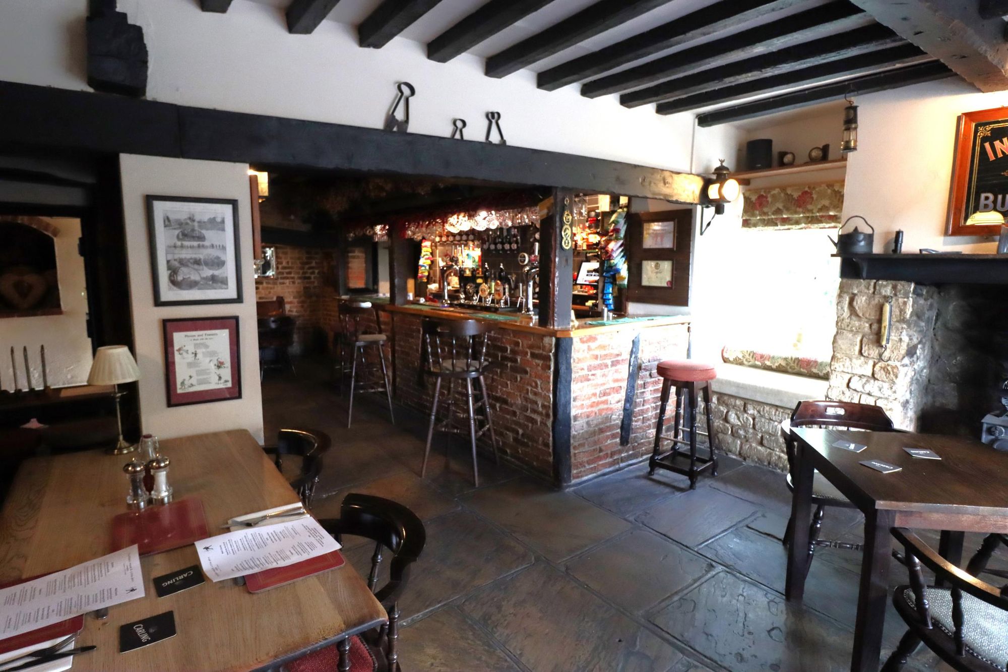 Bar at the Robin Hood & Little John, Aslackby. (Pub, Bar). Published on 10-07-2025