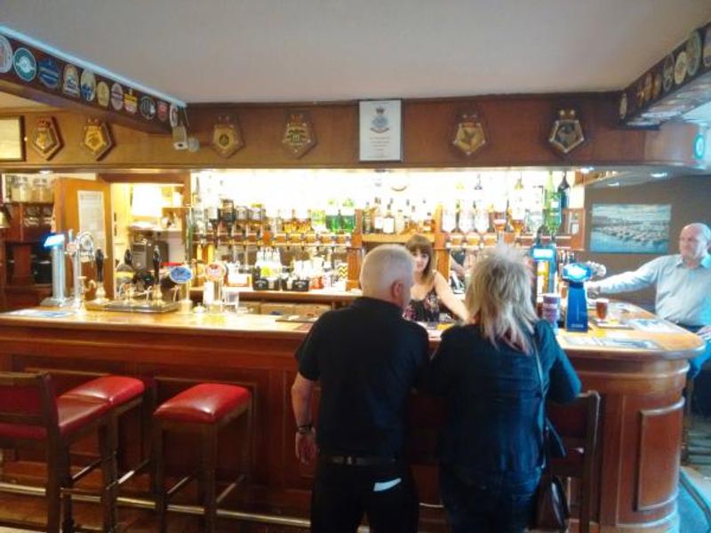 (Pub, Bar, Customers). Published on 18-06-2015