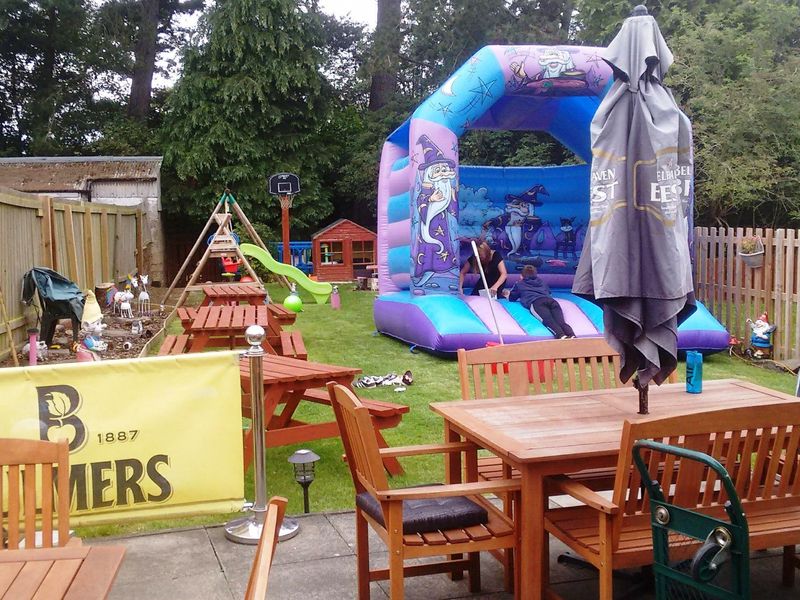 Play area / beer garden. (External, Garden, Party). Published on 17-10-2019