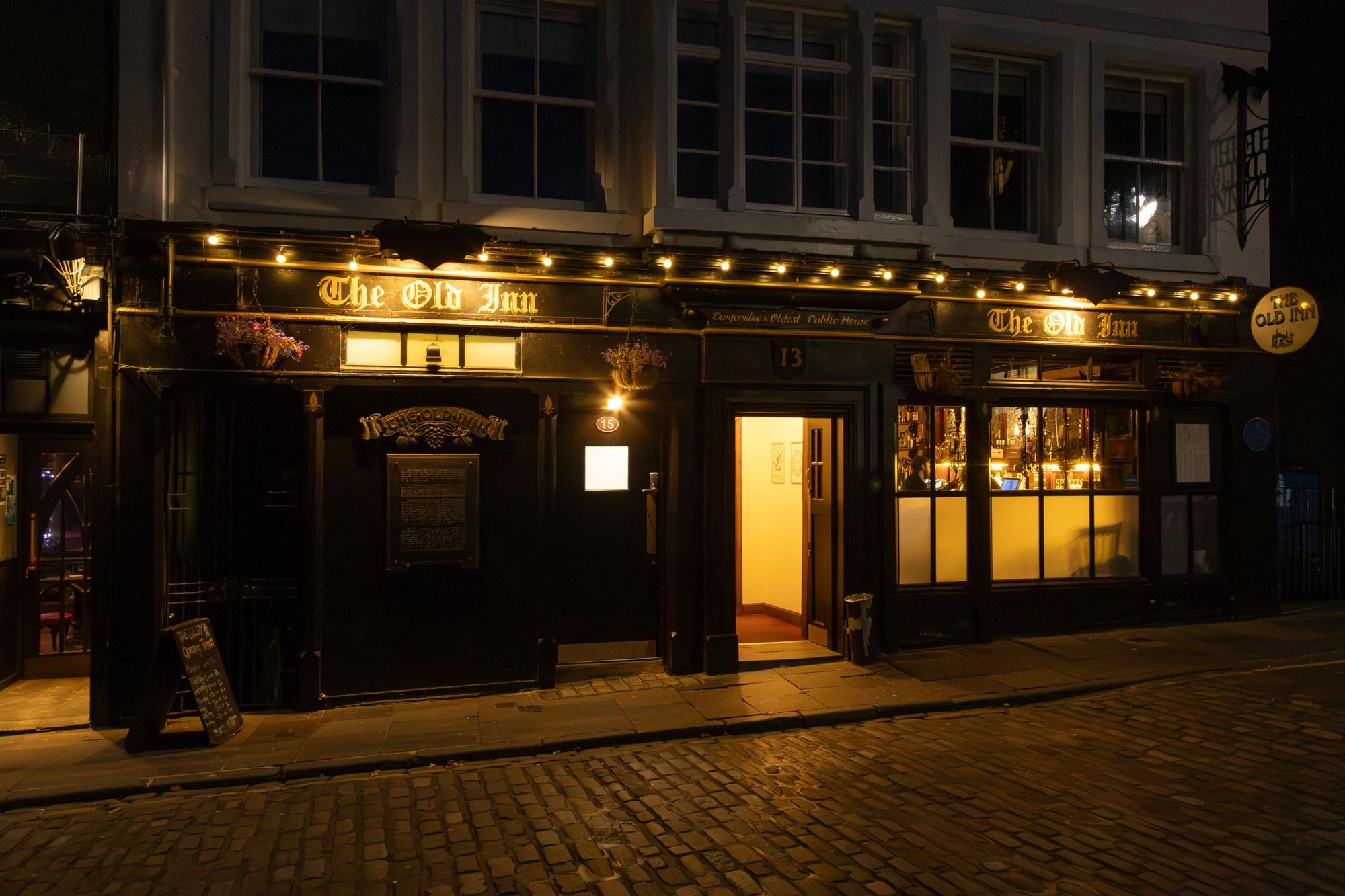 old Inn @ Night. (Pub, External). Published on 19-09-2024