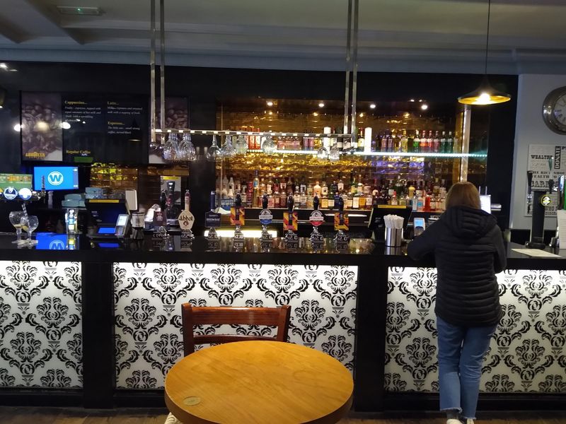 Bar LHS. (Bar). Published on 02-05-2022 