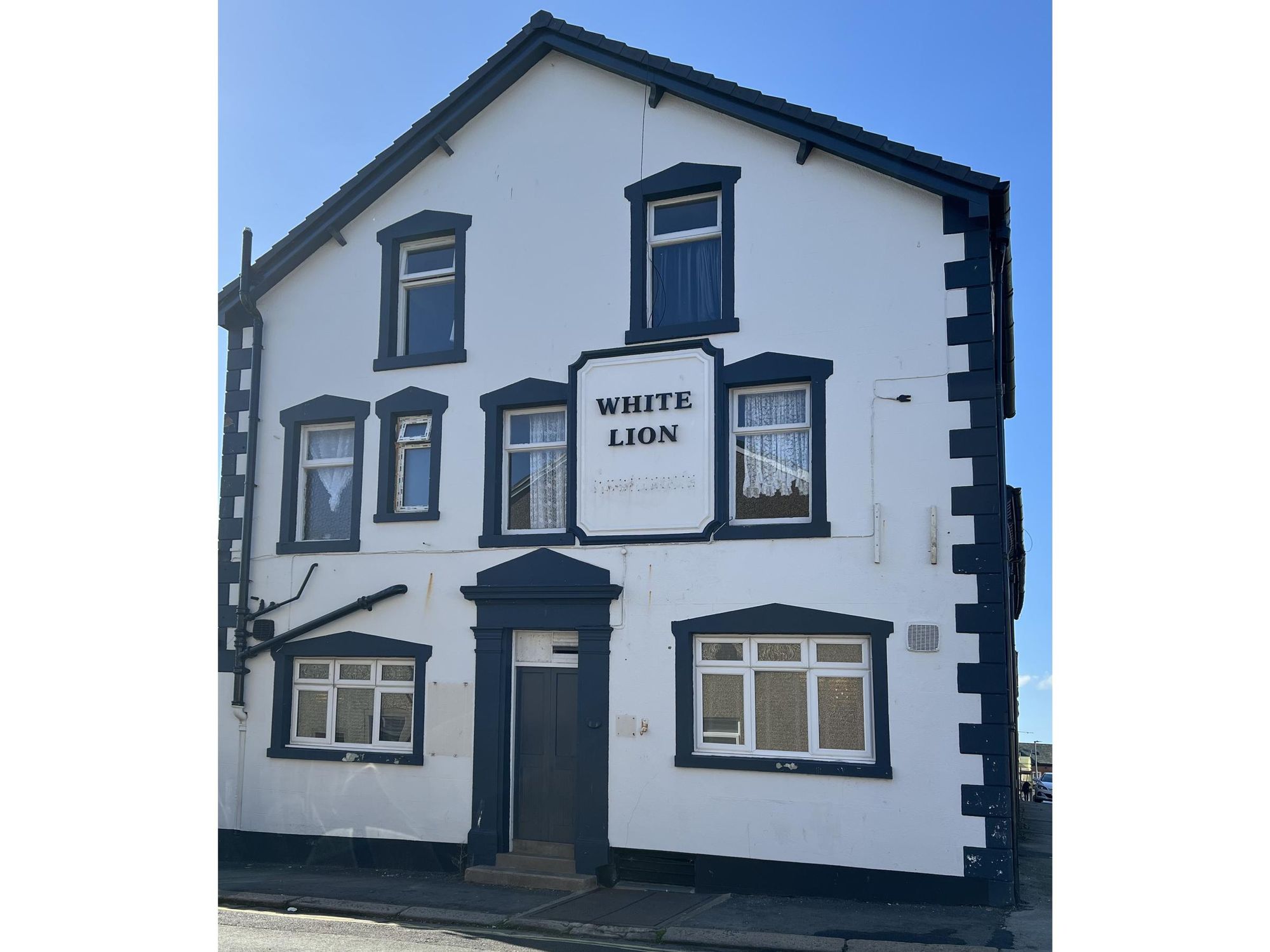 The side exterior (26/09/2025 Ann S-G). (Pub, External). Published on 28-09-2025