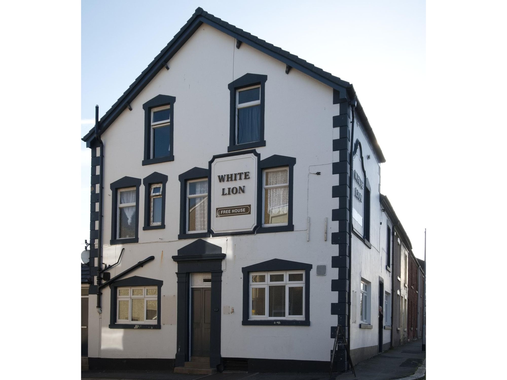 The exterior (11/10/2025 Jack S-G). (Pub, External, Sign, Key). Published on 12-10-2025