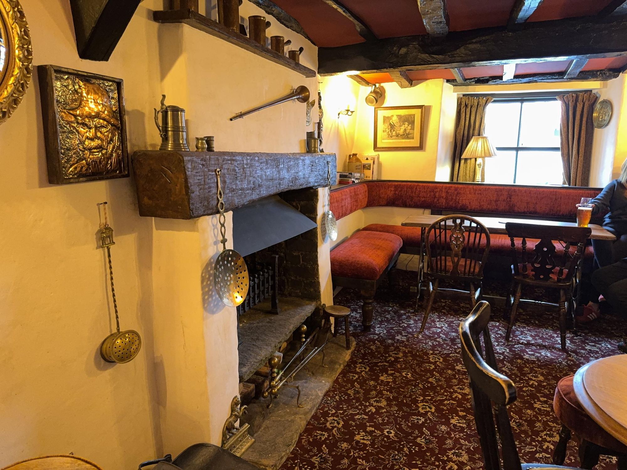 The smaller room (16/05/2026 Ann Summers-Glass). (Pub, Bar). Published on 18-05-2026
