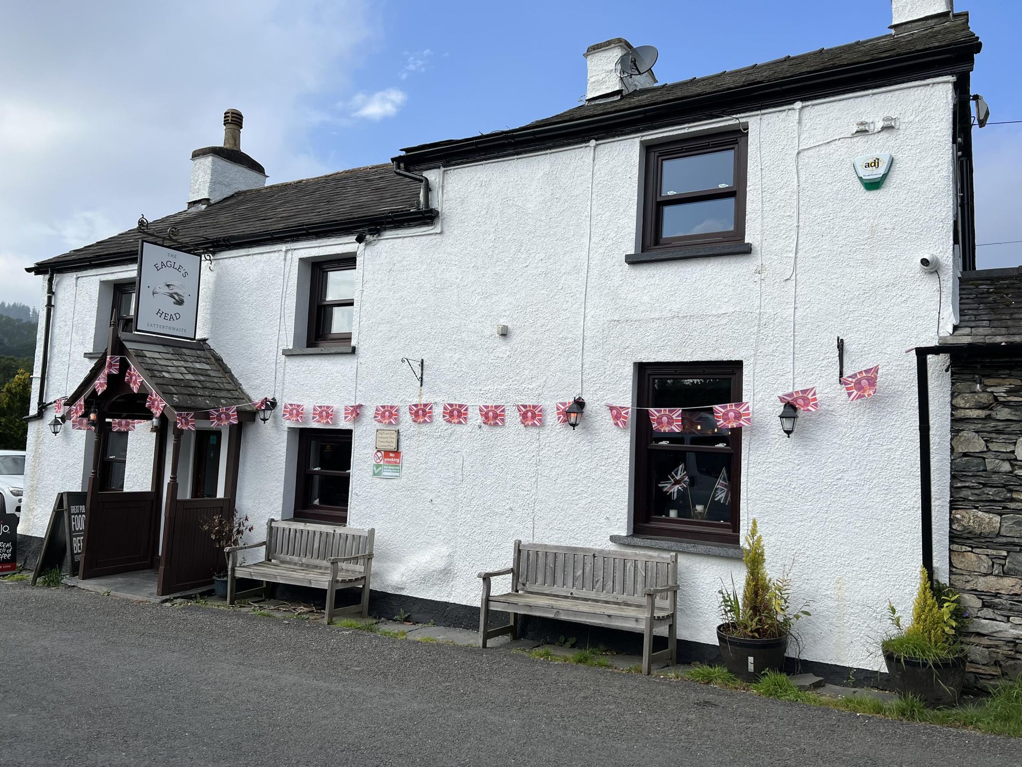 Front and seating. (Pub, External, Sign). Published on 06-05-2025