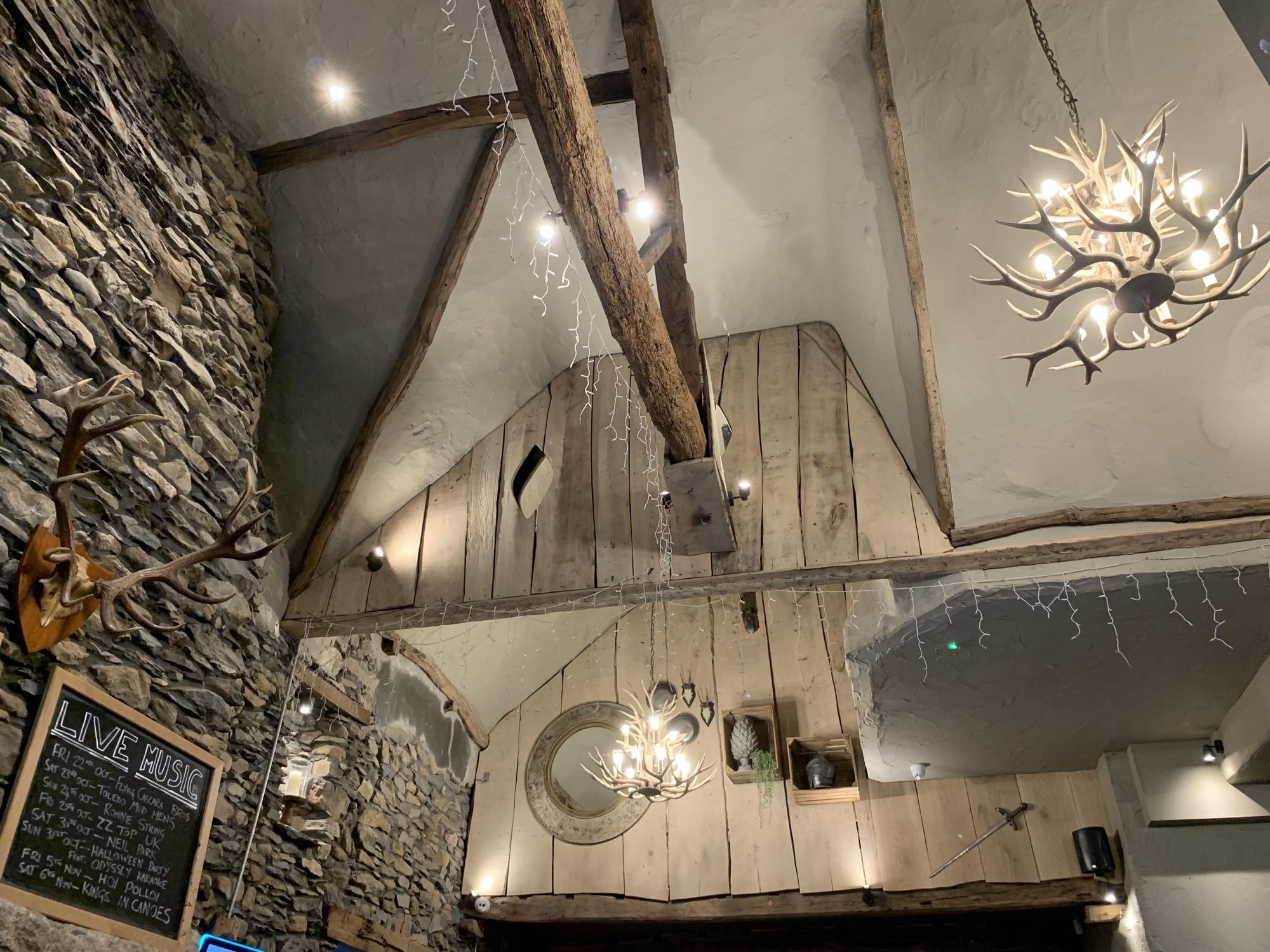 The magnificent ceiling (9/10/2021 Ann Summers-Glass). (Pub, Bar). Published on 12-07-2026