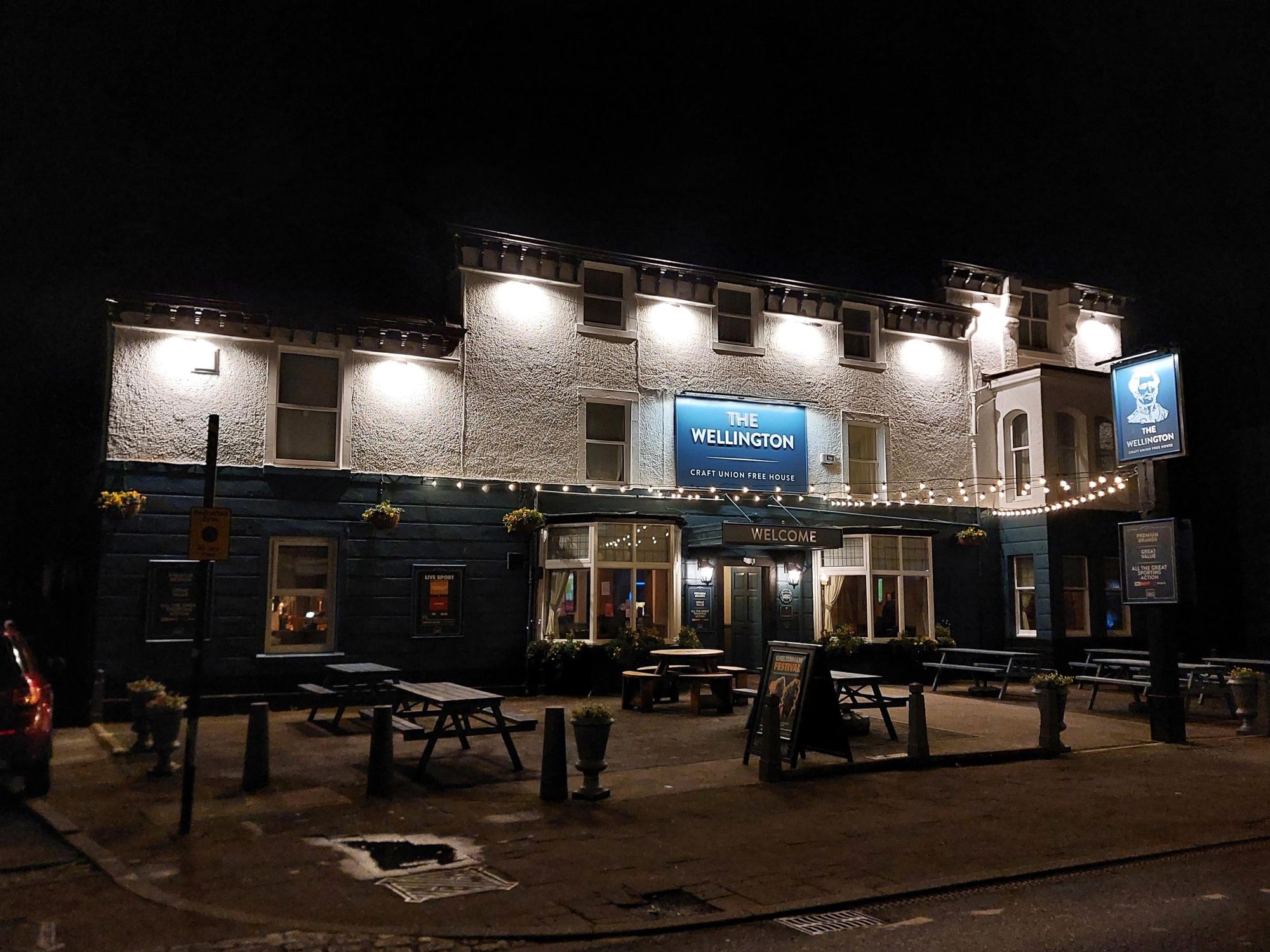 The exterior at night (02/03/2026 Quinten Taylor). (Pub, External). Published on 18-05-2026