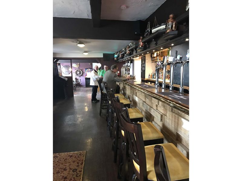 Main Bar. (Customers). Published on 01-01-1970 