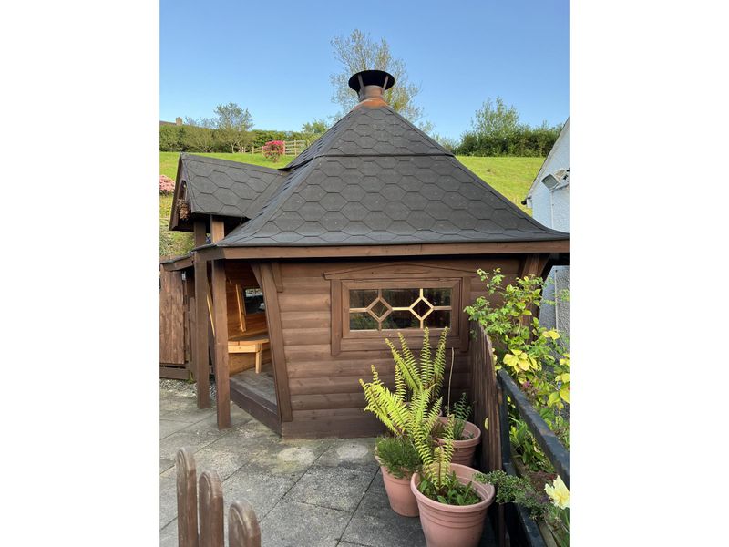 Ouside seating shelter (12/05/2023 Ann Summers-Glass). (Pub, External, Garden). Published on 18-05-2026 