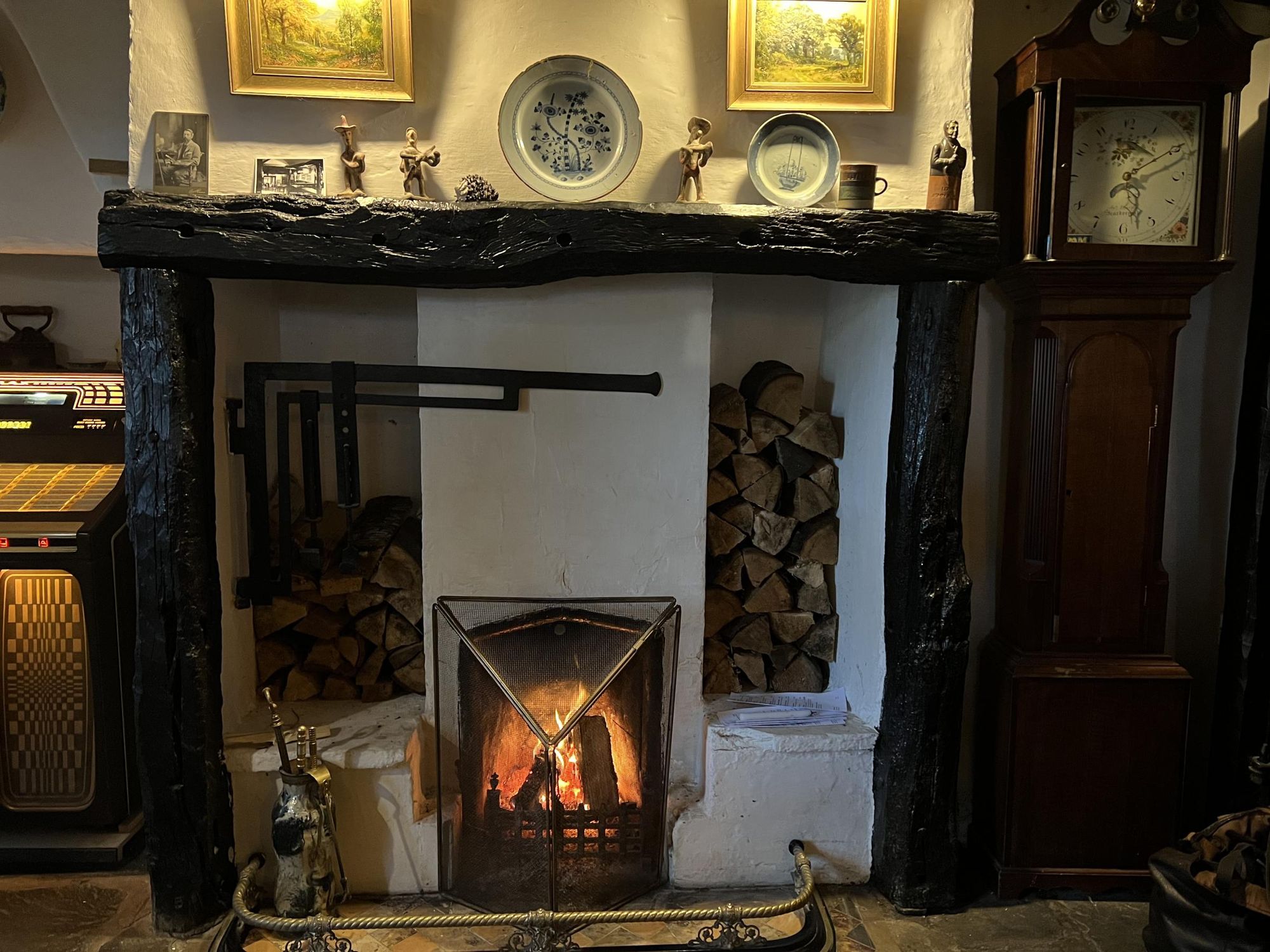 The fireplace (13/09/2025 Ann S-G). (Pub, Bar). Published on 15-09-2025