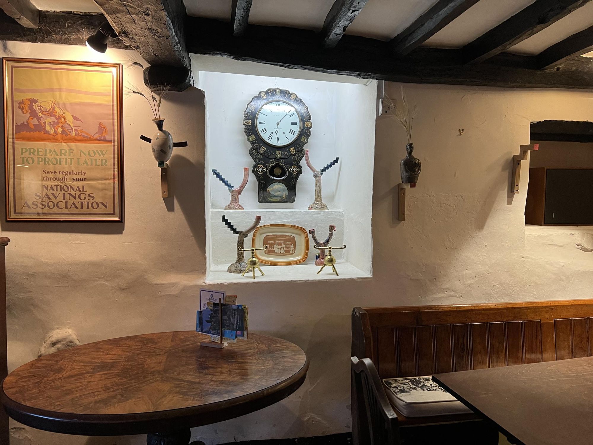 Clock and art in the Stable Bar (13/09/2025 Ann S-G). (Pub, Bar). Published on 15-09-2025