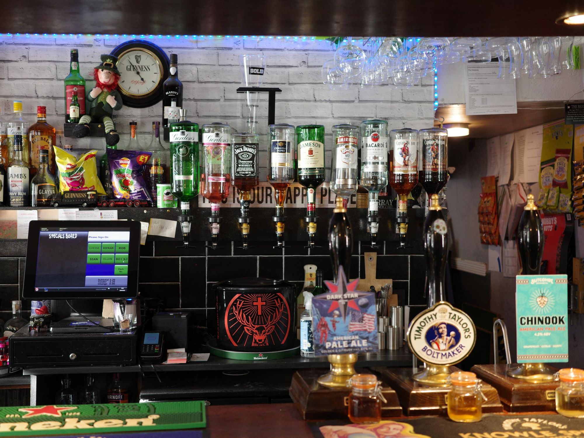 (Pub, Bar). Published on 12-10-2022
