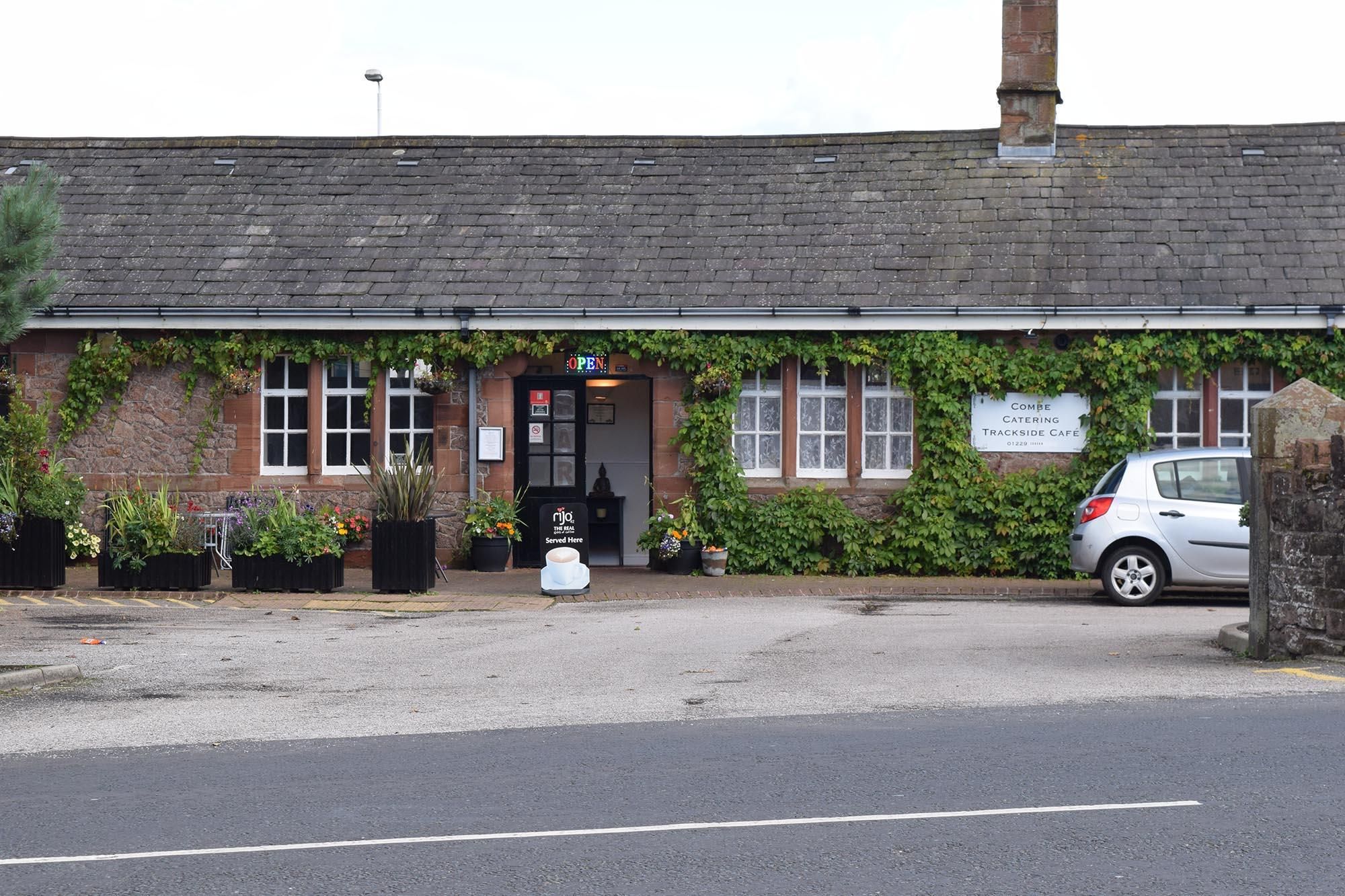 Trackside. (Pub, External, Key). Published on 01-01-1970