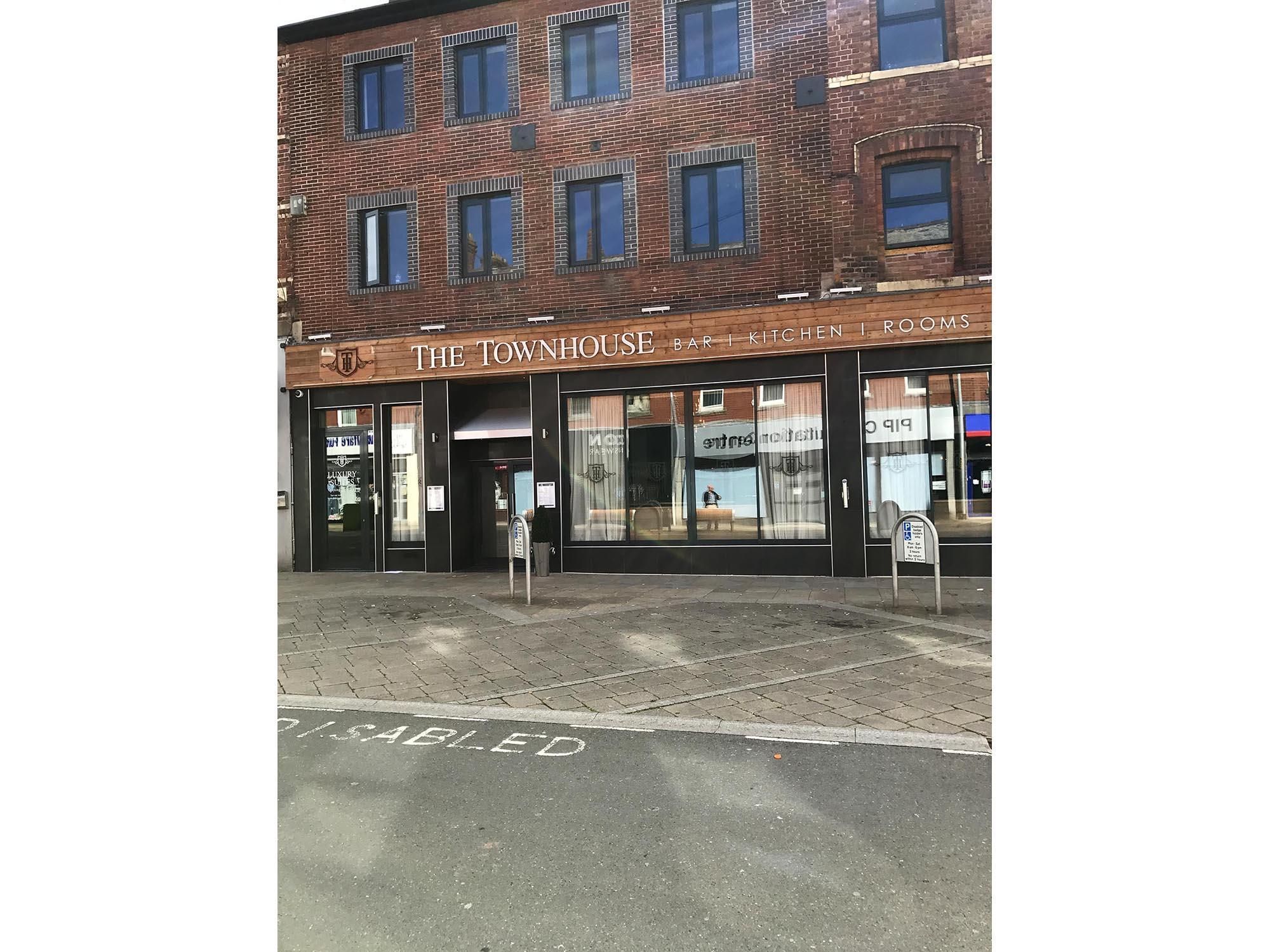Townhouse. (Pub, External, Key). Published on 01-01-1970