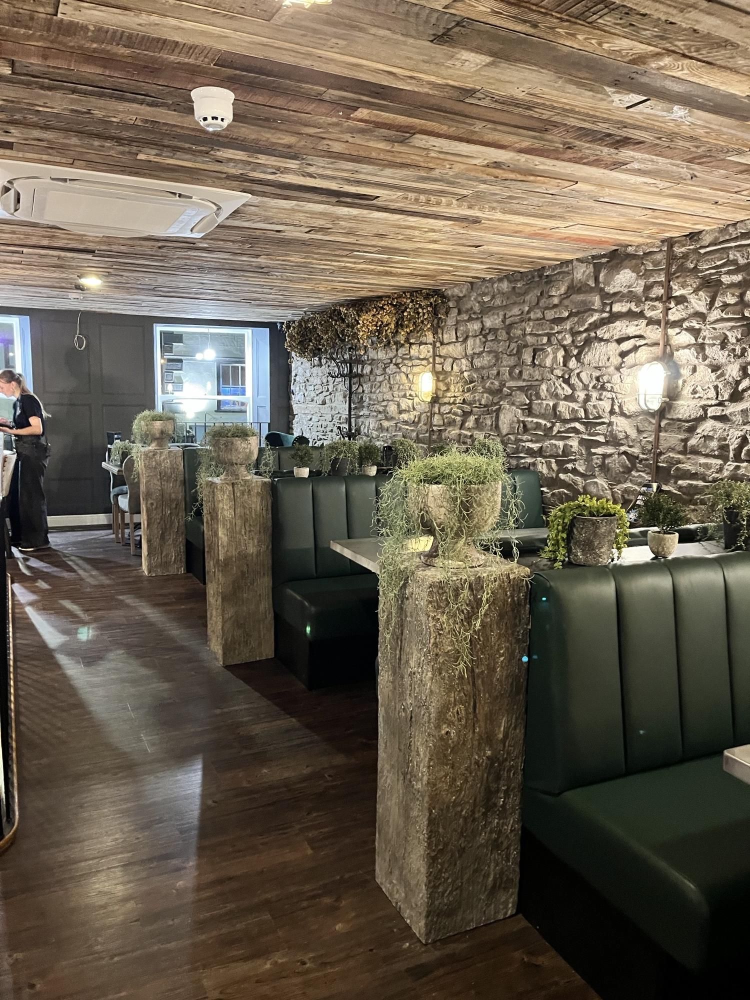 Bootleggers seating 7.11.24 (Joanne Wright). (Pub). Published on 14-11-2024