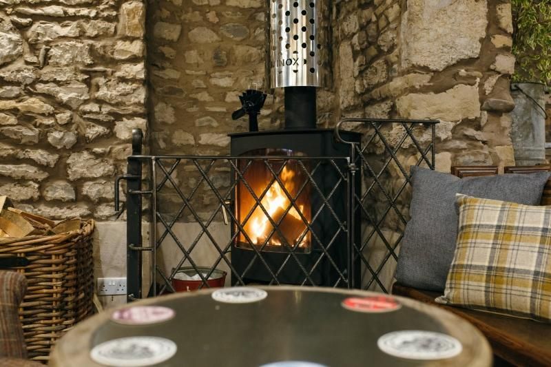Royal Barn stove. (Pub, Bar). Published on 01-01-1970