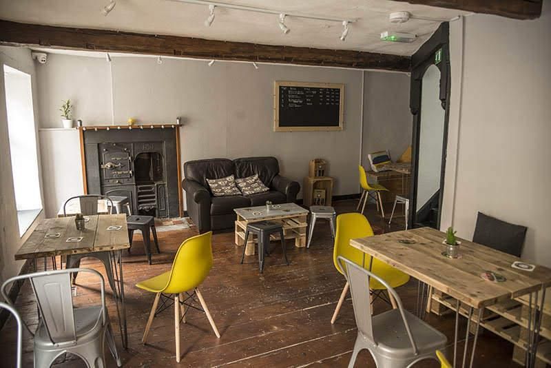 Indie Craft Beer upstairs. (Pub). Published on 08-10-2019