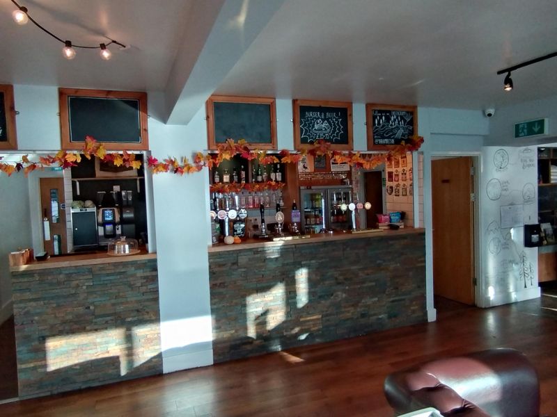 The bar 18/10/2026 (Roland Wadden). (Pub, Bar). Published on 20-10-2026