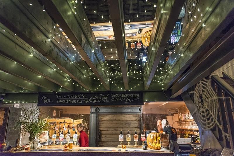 Barrel House Kendal ceiling. (Pub, Festival, Bar). Published on 11-03-2019
