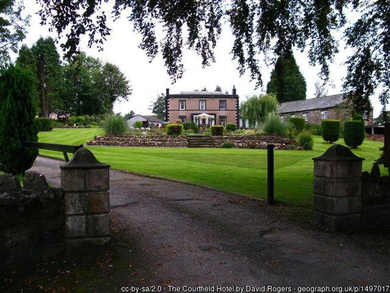 cc-by-sa/2.0 - © David Rogers - geograph.org.uk/p/1497017. (Pub, External, Key). Published on 27-09-2023 