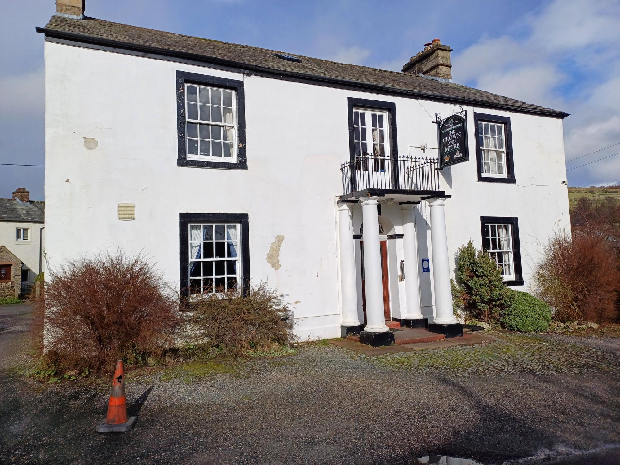 long closed crown & Mitre, Bampton 24.2.24 (Adrian Smith). (Pub, Key). Published on 26-02-2024