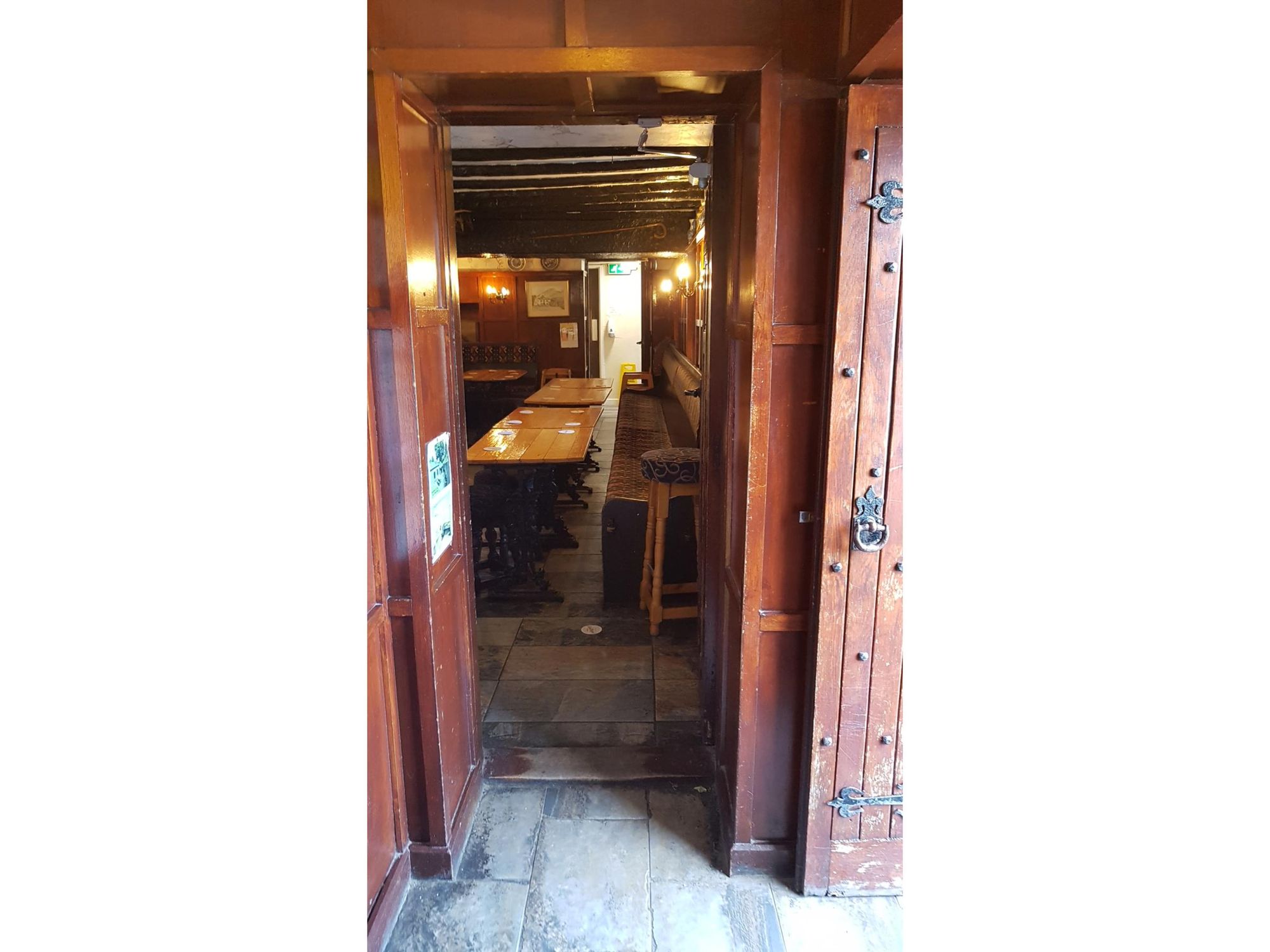 The bar from the entrance. (Pub, Bar). Published on 14-07-2025