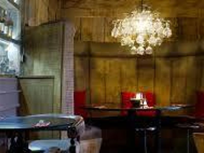 Romneys Kendal barrel  table. (Bar). Published on 01-01-1970 