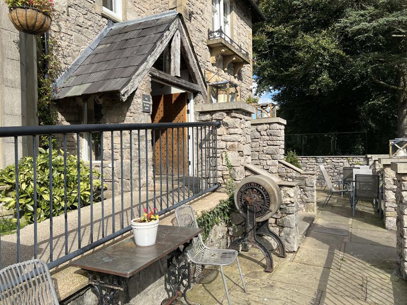 The main entrance (24/09/2025 Ann S-G). (Pub, External, Key). Published on 25-09-2025