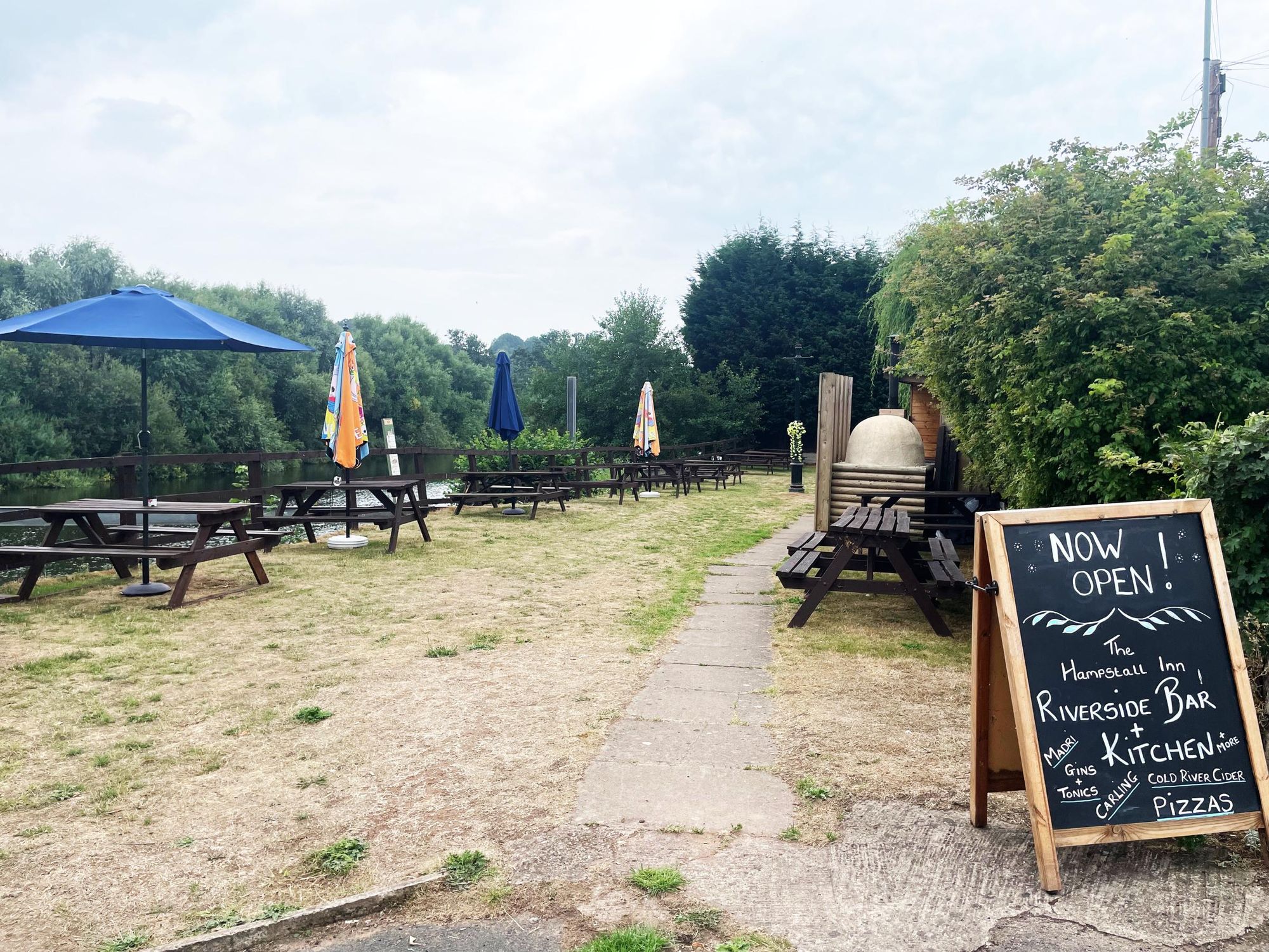 Riverside pizza garden. Published on 27-07-2025