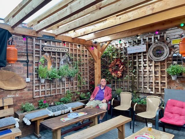 Covered garden with relaxing furnishings, summer 2024. (Garden). Published on 24-07-2024