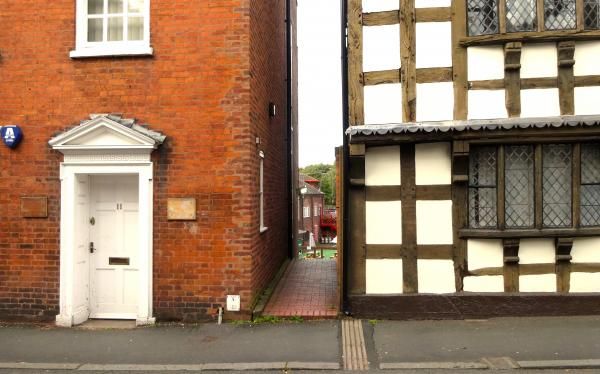 Foot entrance off Church St. Published on 01-09-2014