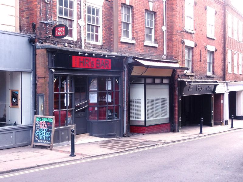 HR's Bar in July 2017. Published on 17-07-2023 