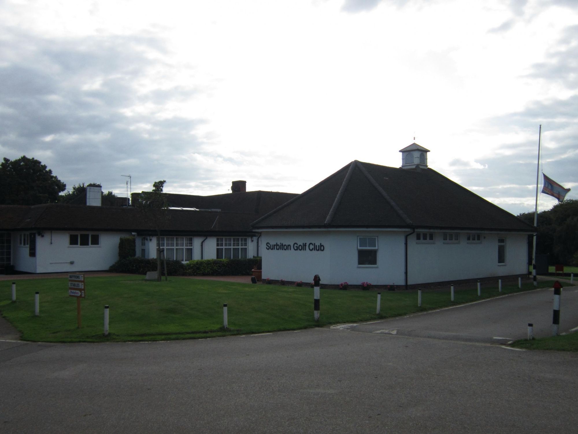 Surbiton Golf Club. (Pub, External). Published on 14-09-2017