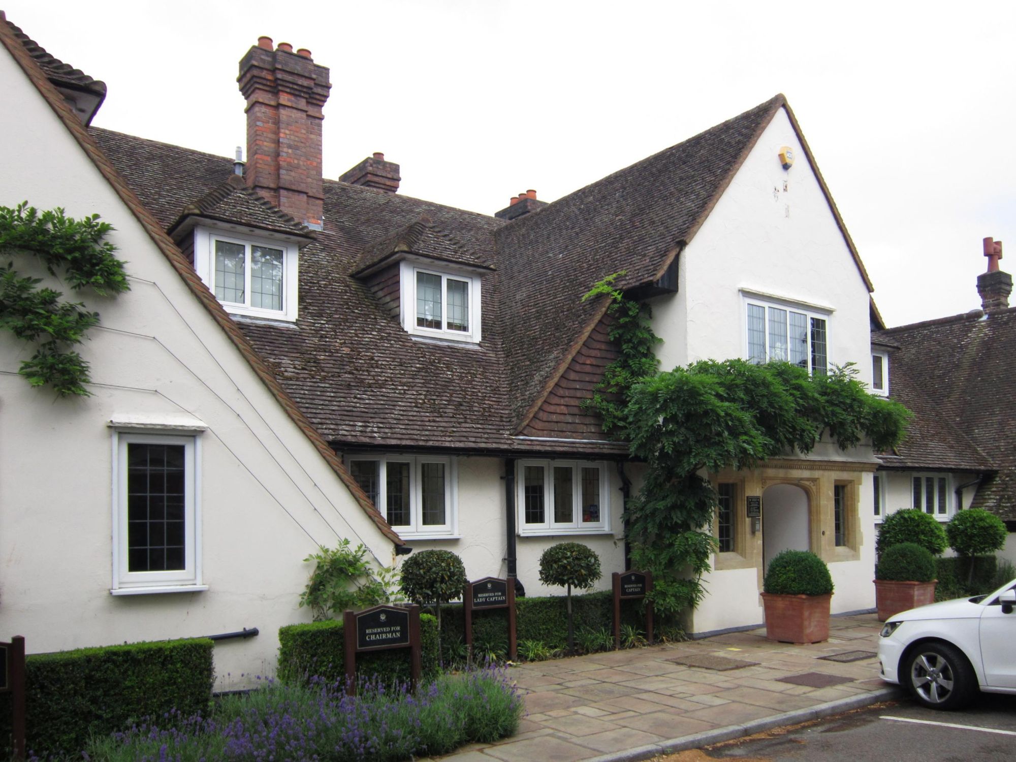 Coombe Hill Golf Club. (Pub, External, Key). Published on 25-06-2019