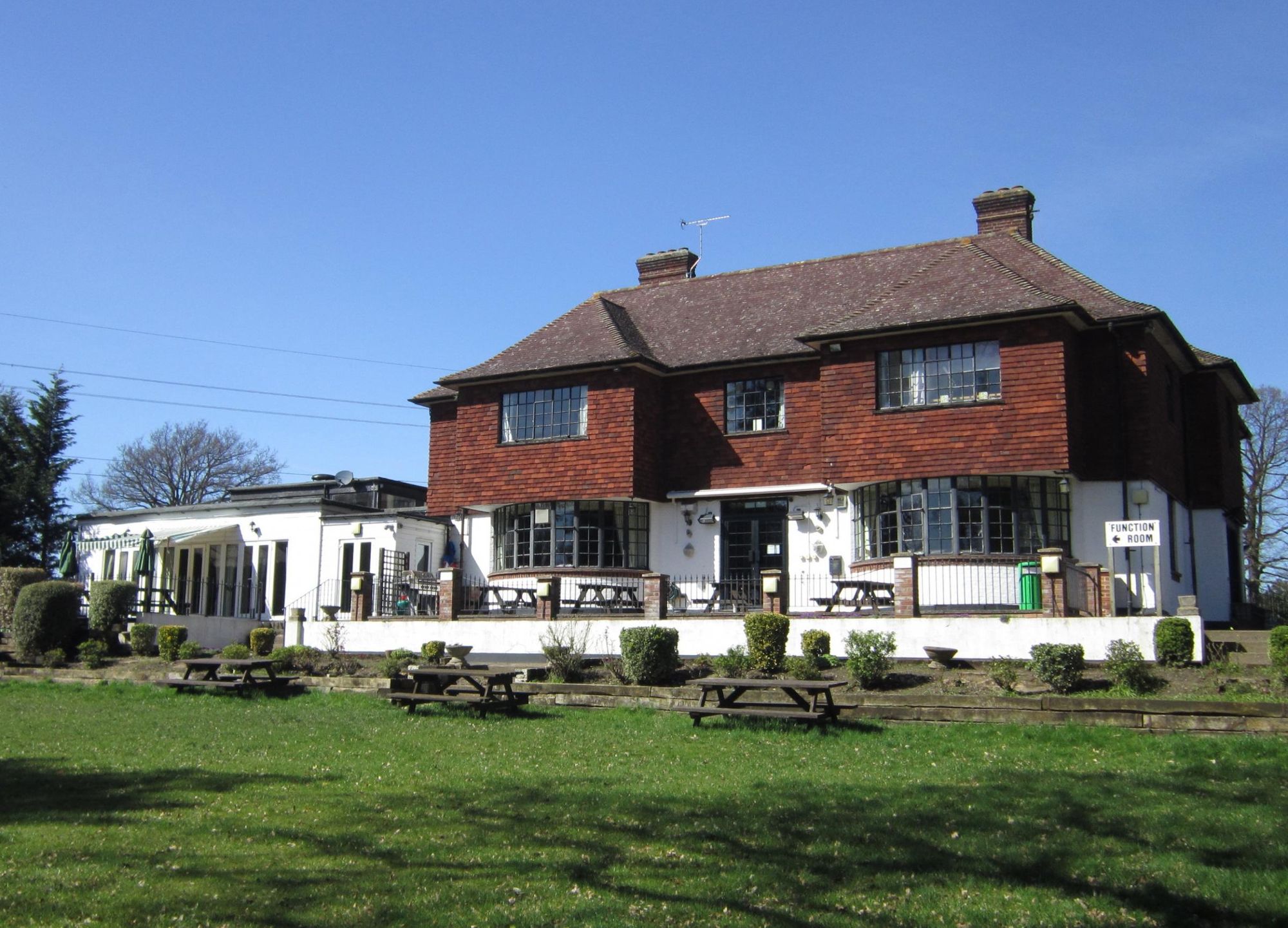 Surbiton Town Sports Club. (Pub, External, Key). Published on 05-04-2018