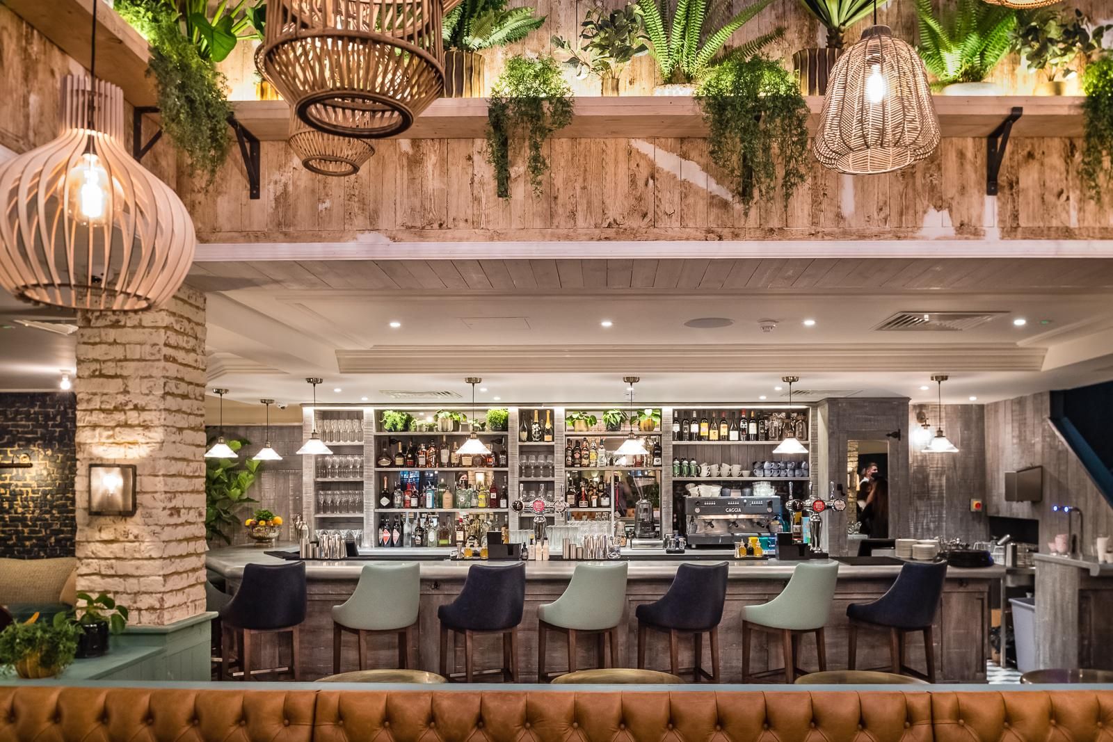 (Pub, Bar). Published on 11-01-2022