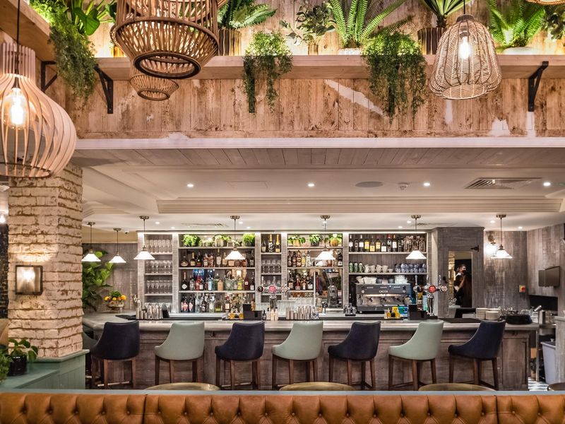 (Pub, Bar). Published on 11-01-2022 