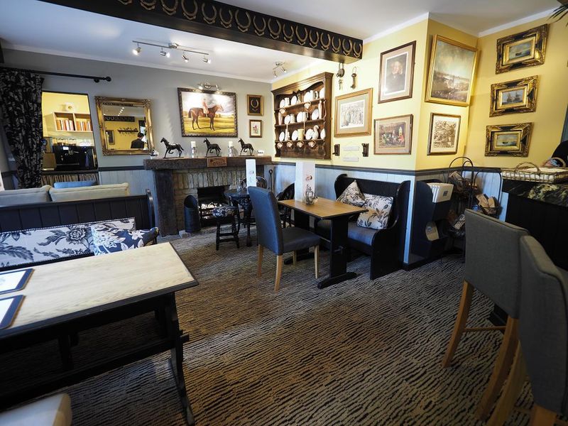 Amato - Epsom (interior). (Pub, Bar). Published on 14-07-2017
