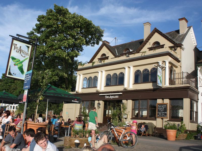 Anglers - Walton on Thames. (Pub, External, Key). Published on 19-01-2013