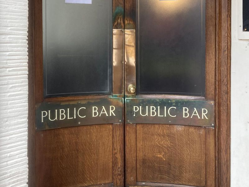 Duke of Buckingham - doors. (Pub). Published on 23-03-2026 