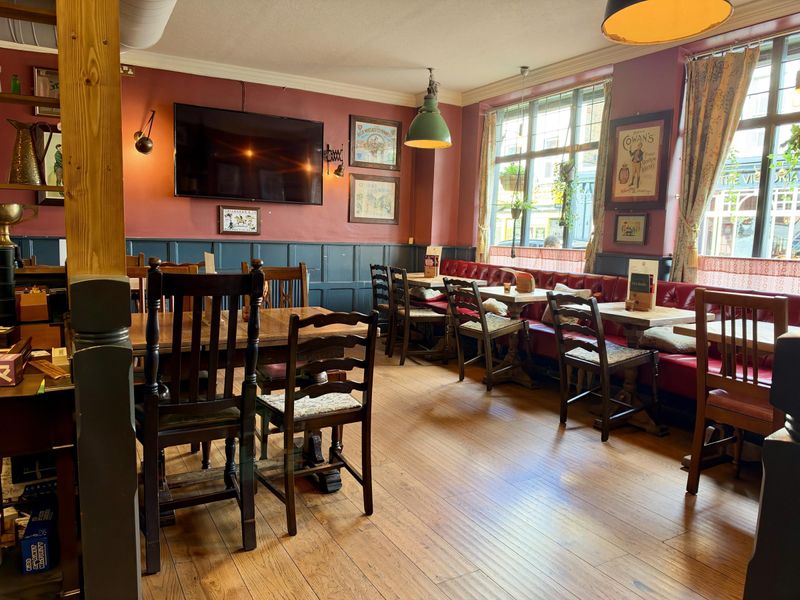 Elm Tree Surbiton Bar area October 2026. (Pub, Bar). Published on 20-10-2026 