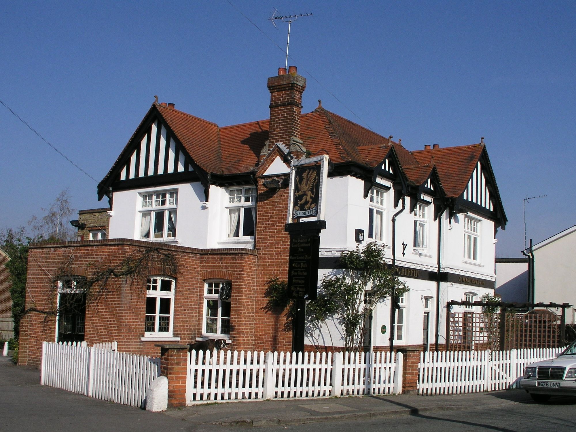Griffin - Claygate. (Pub, External, Key). Published on 18-01-2013