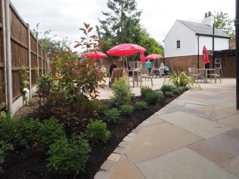 Garden, Jolly Coopers - Epsom. (Pub, Garden). Published on 12-06-2015