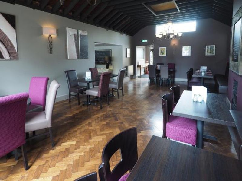 Dining Room, Jolly Coopers - Epsom. (Pub, Restaurant). Published on 12-06-2015 