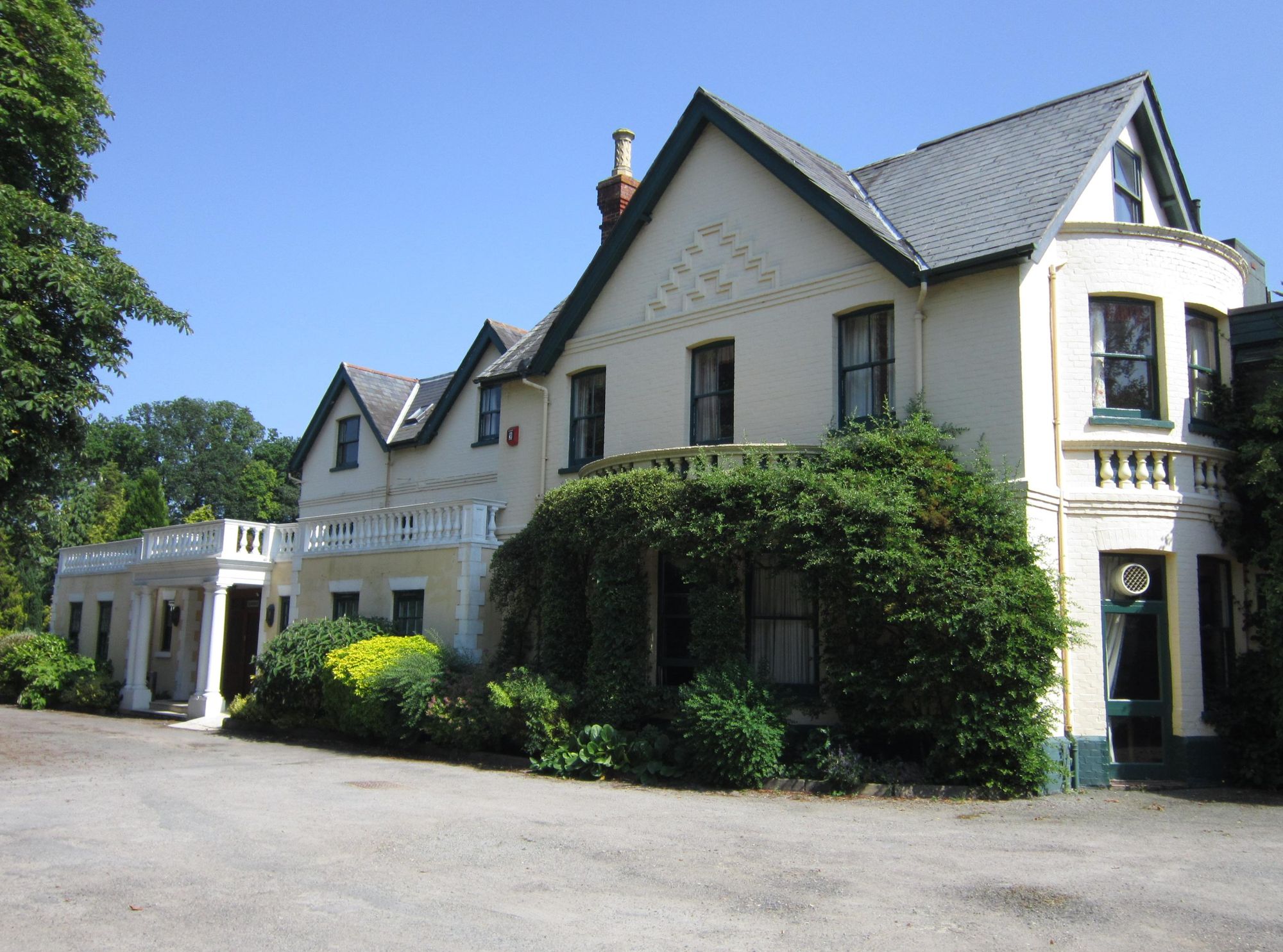 Bookham Grange Hotel - Little Bookham. (Pub, External, Key). Published on 12-07-2013