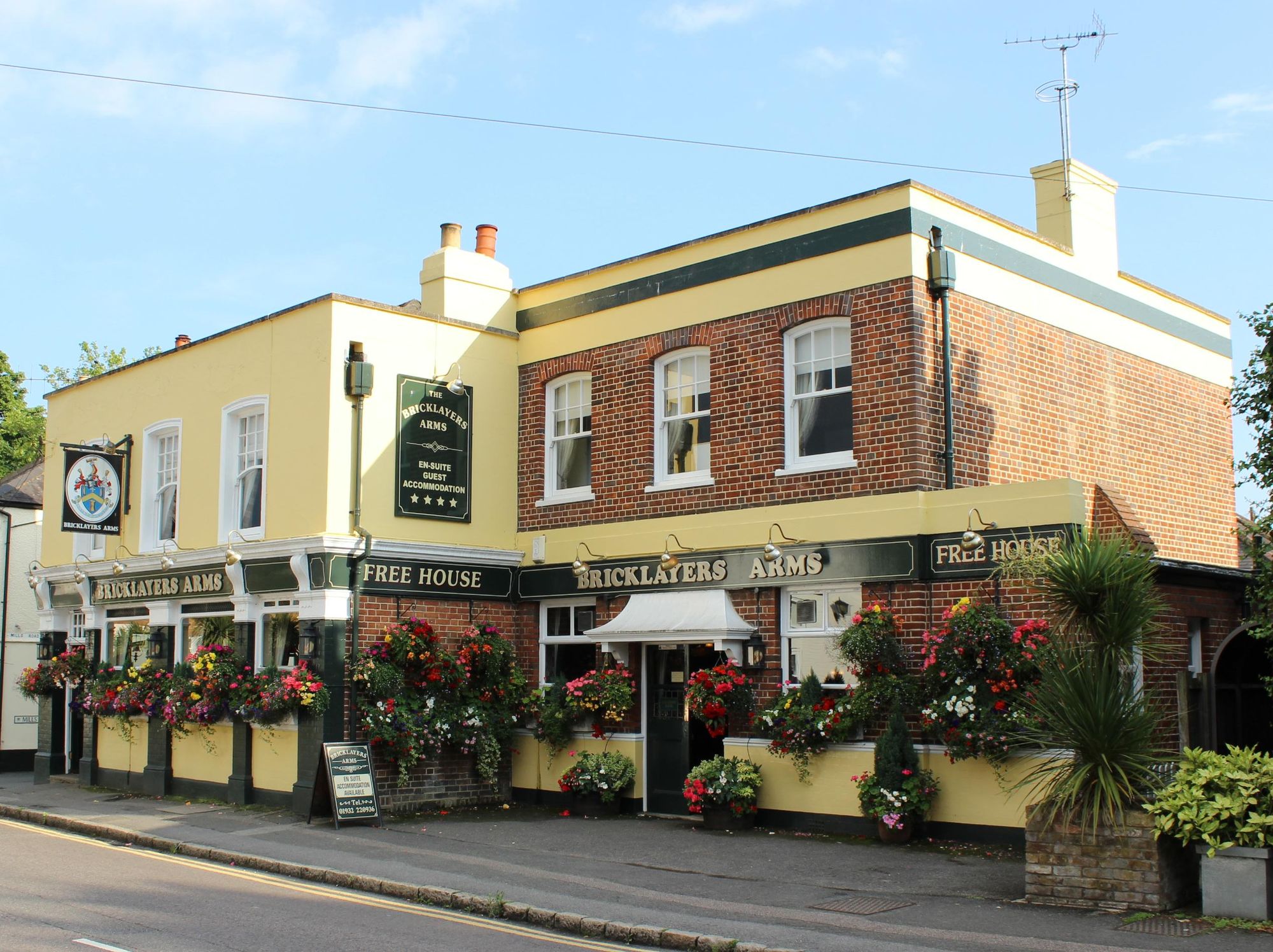 Bricklayers Arms - Hersham. (Pub, External, Key). Published on 30-08-2013