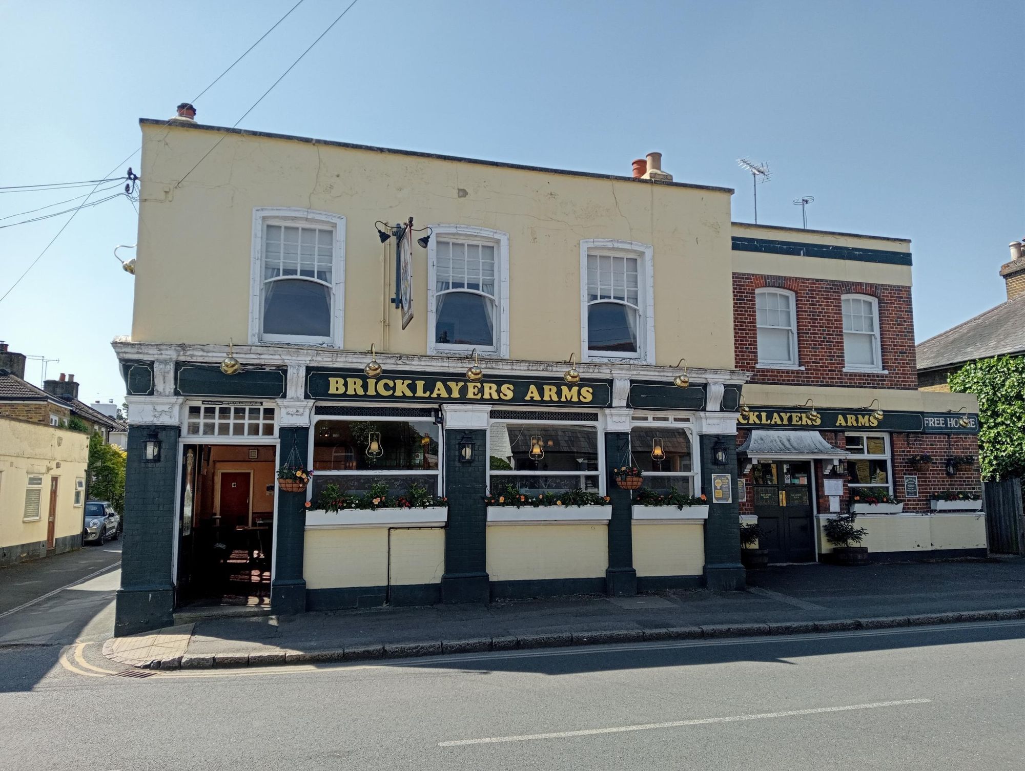 Bricklayers Arms - front on. (Pub, External). Published on 05-06-2025
