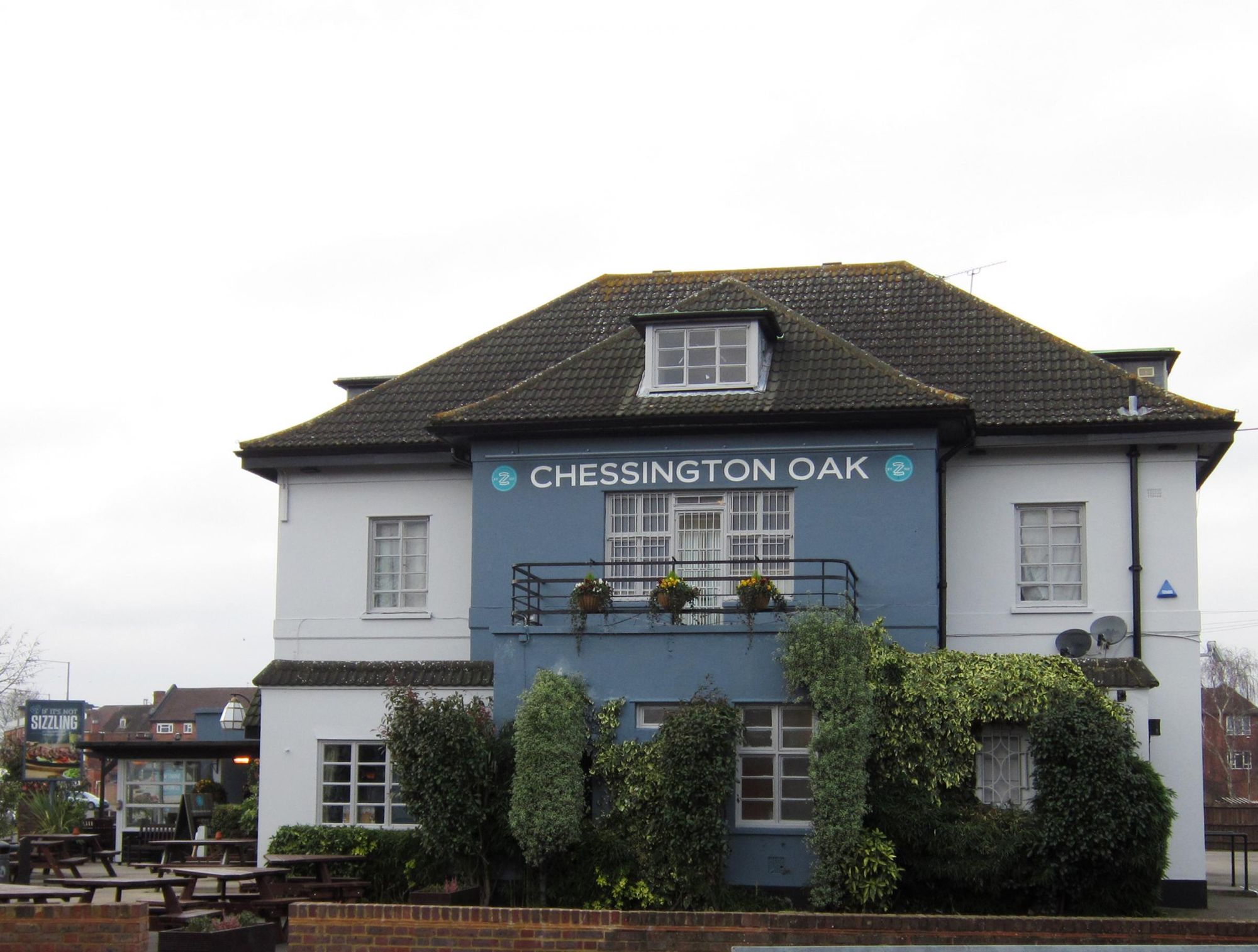 Chessington Oak - Chessington. (Pub, External). Published on 14-01-2018